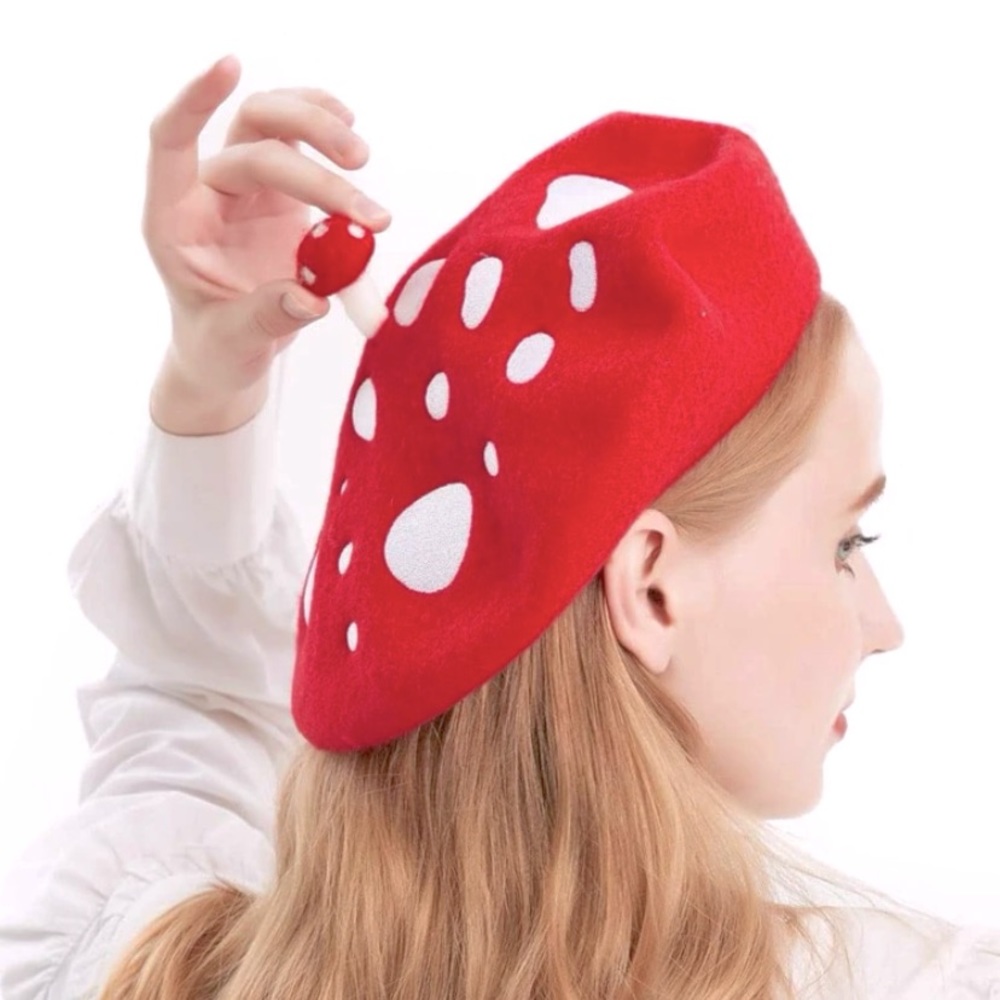 NWOT Red & White Mushroom Woolen Beret